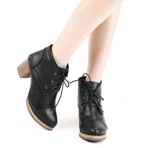 lace up pointed toe boots