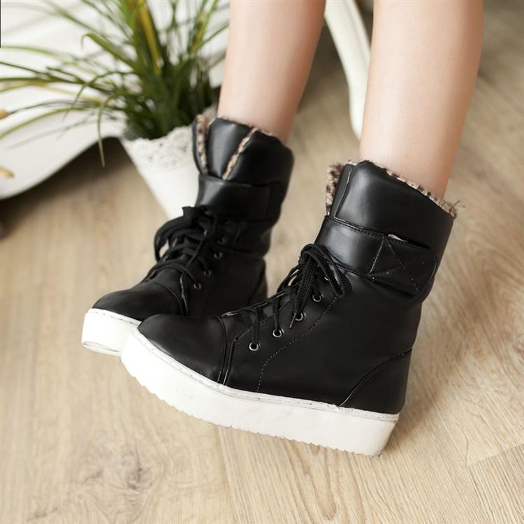 black heeled boots round toe