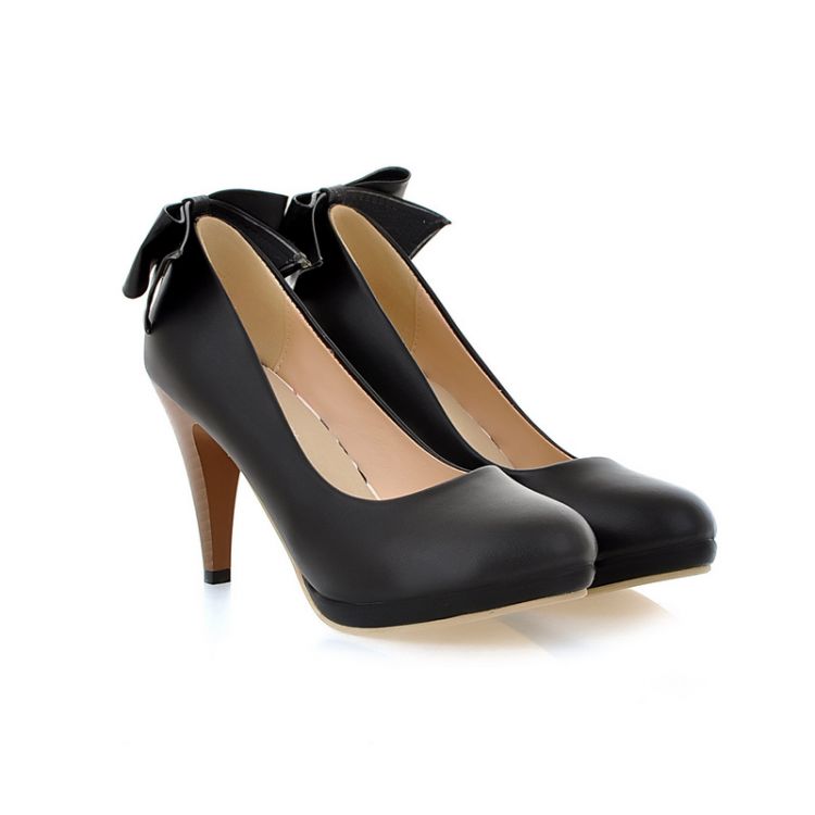 closed high heel shoes