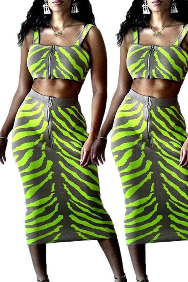 

Lovely Casual Printed Zipper Design Green Two-piece Skirt Set