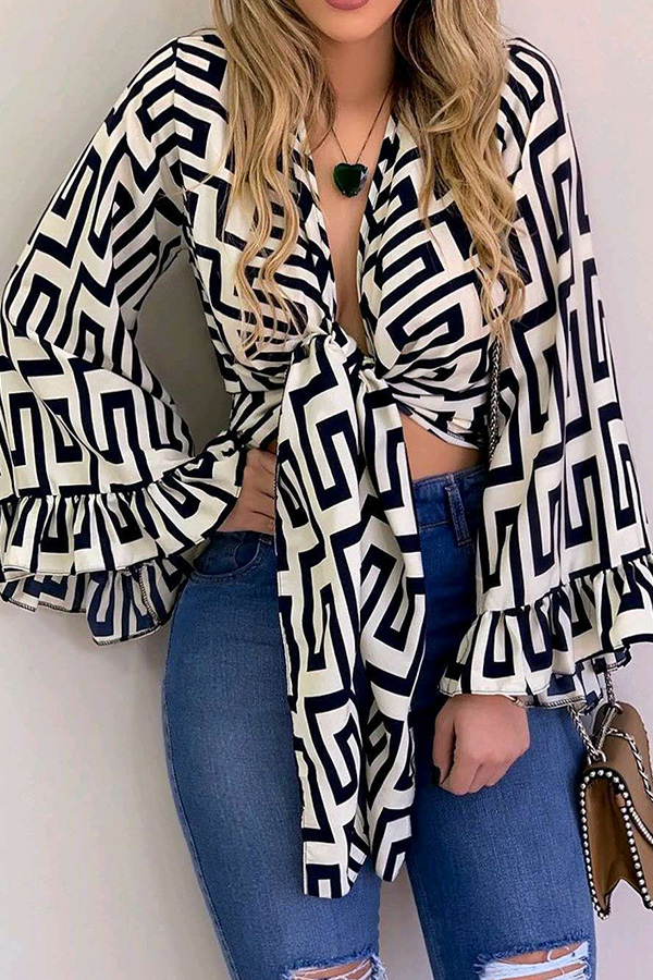 

Lovely Casual Geometric Printed Black Blouse
