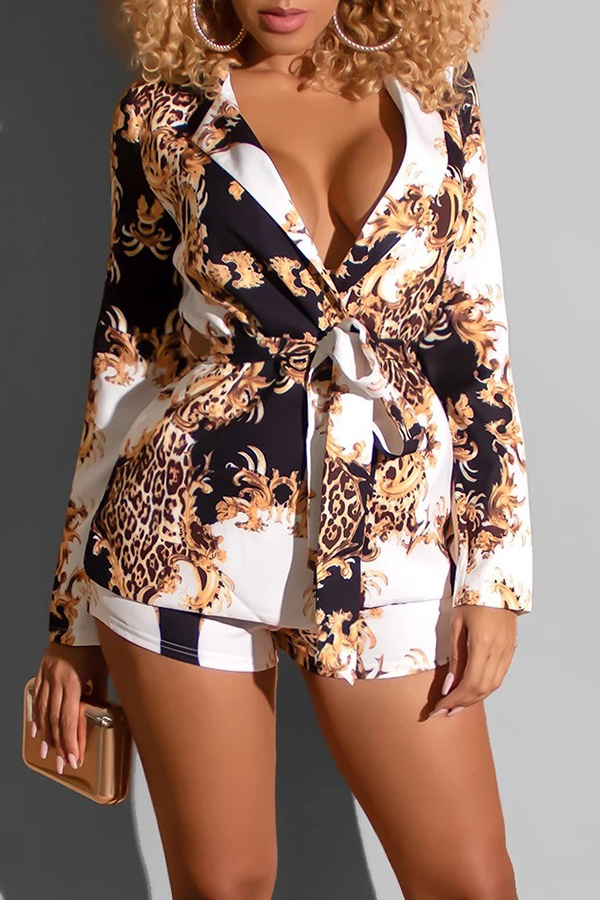 

Lovely Work Turn-back Collar Printed Black Two-piece Shorts Set