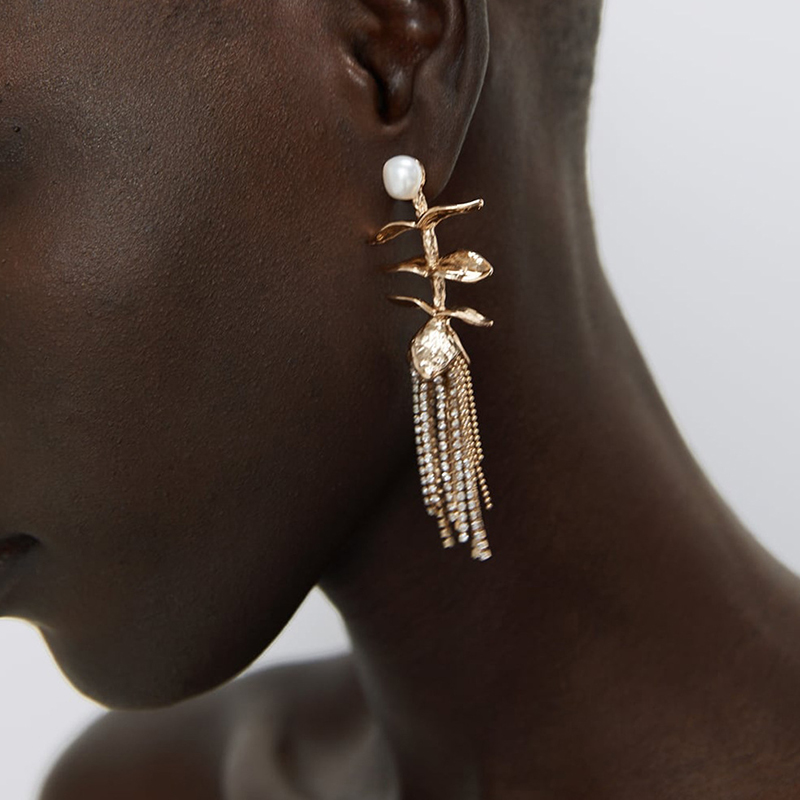 

Lovely Vintage Tassel Design Gold Earring