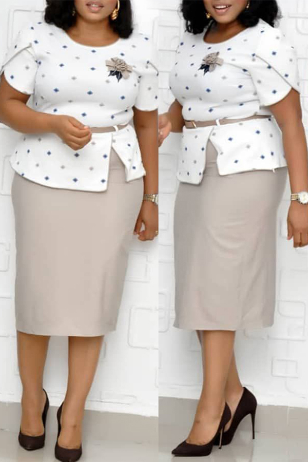 

Lovely Casual Dot Printed Apricot Plus Size Two-piece Skirt Set