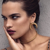 Lovely Vintage Gold Metal Earring