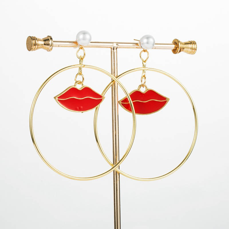 

Lovely Vintage Gold Metal Earring