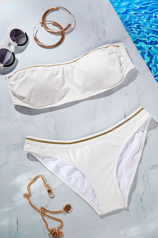 

Lovely Striped White Two-piece Swimsuit