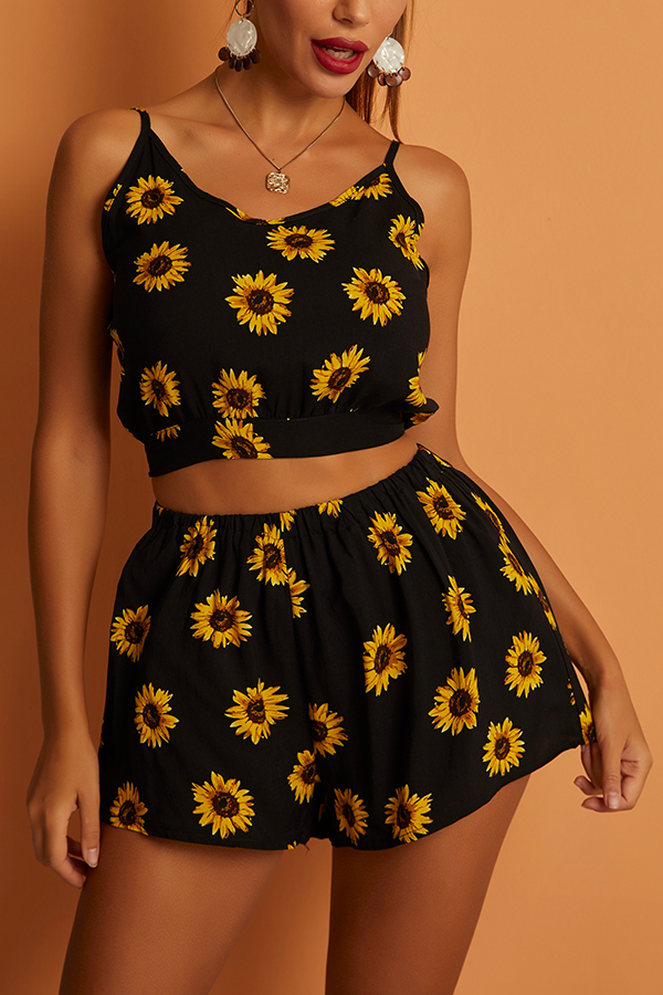 

Lovely Floral Print Black Two-piece Shorts Set