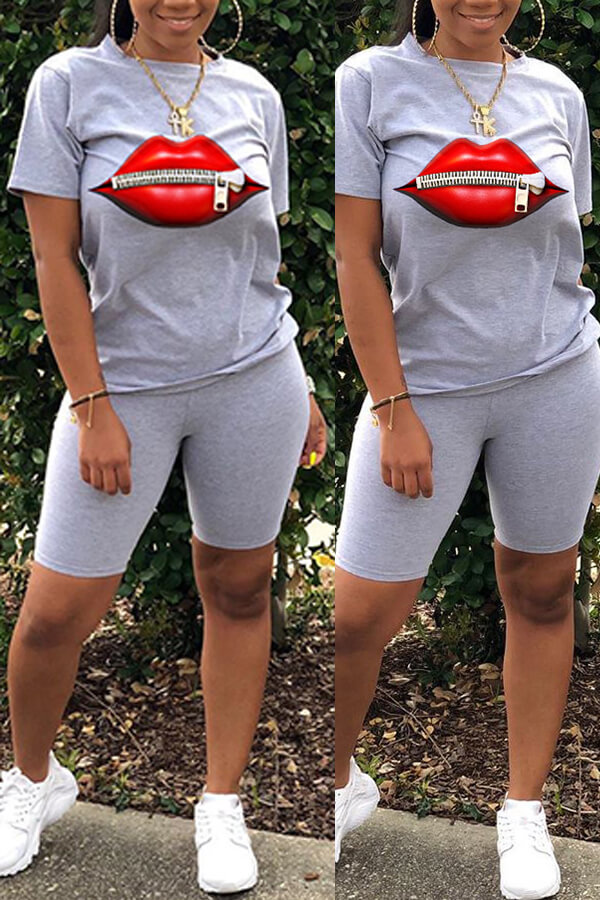 

Lovely Casual Lip Print Grey Two-piece Shorts Set