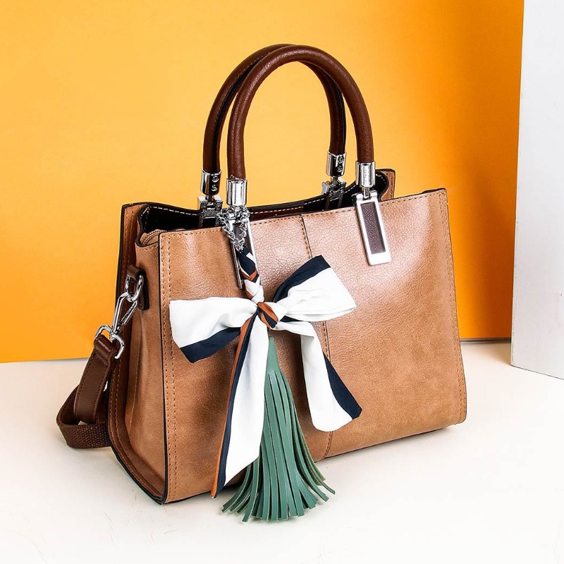 

Lovely Chic Basic Brown Messenger Bag