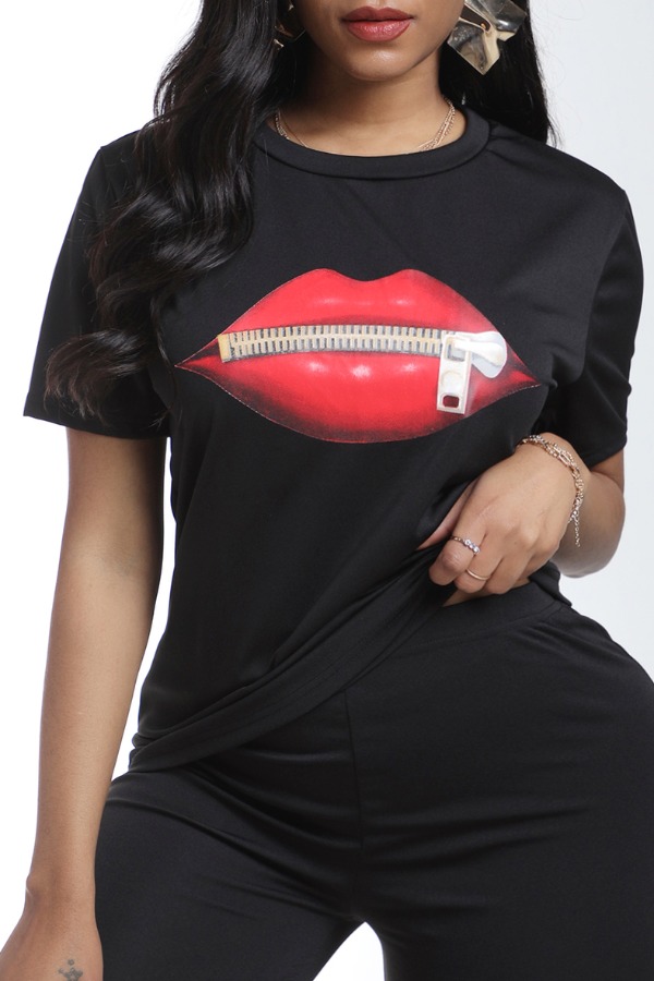 

Lovely Leisure O Neck Lip Black T-shirt
