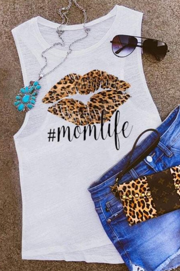 

Lovely Casual Lip Print White Camisole