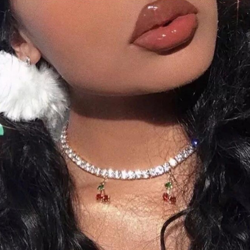 

lovely Stylish Rhinestone Decorative Silver Necklace