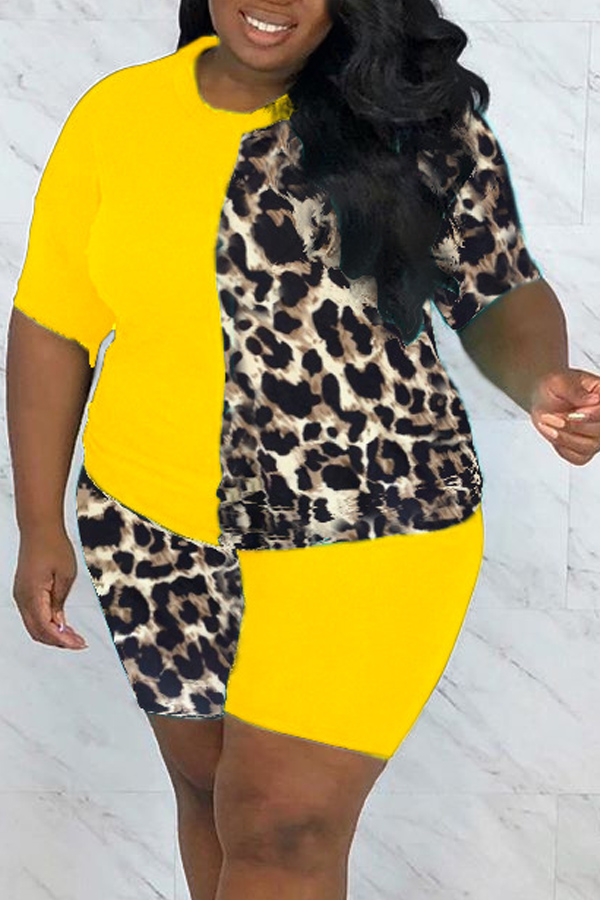 

lovely Casual Patchwork Print Yellow Plus Size Two-piece Shorts Set