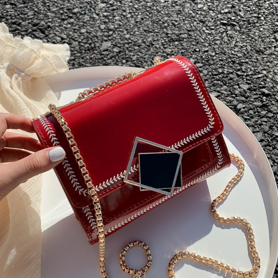 

lovely Stylish Chain Strap Red Crossbody Bag