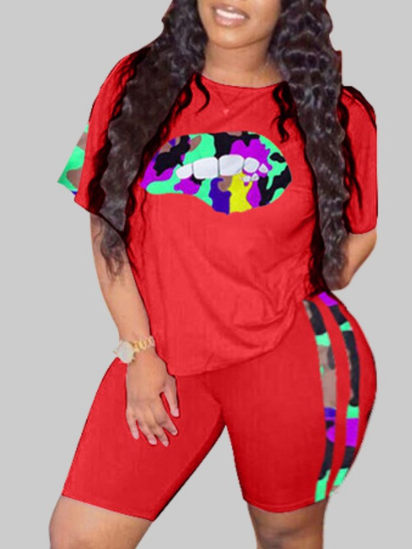 

lovely Street O Neck Lip Print Red Plus Size Two-piece Shorts Set