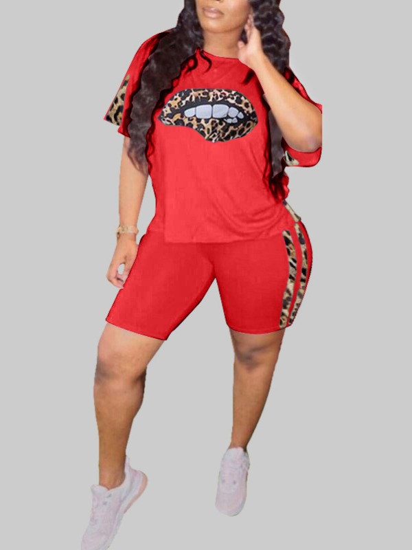 

Lovely Plus Size Street Lip Print Red Two-piece Shorts Set