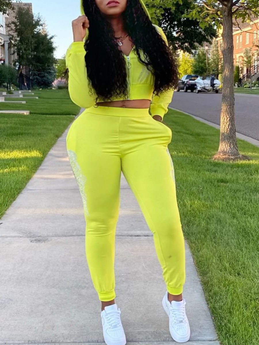 

lovely Sportswear Hooded Collar Hot Drilling Decorative Yellow Two Piece Pants Set