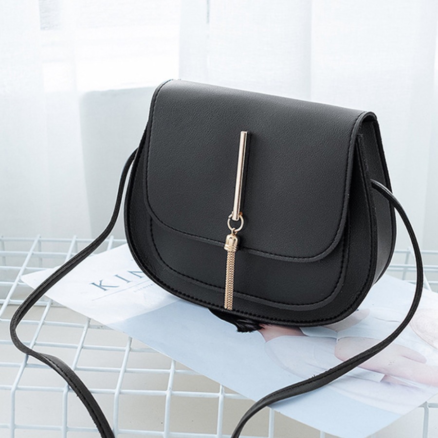 

lovely Casual Tassel Design Black Crossbody Bag
