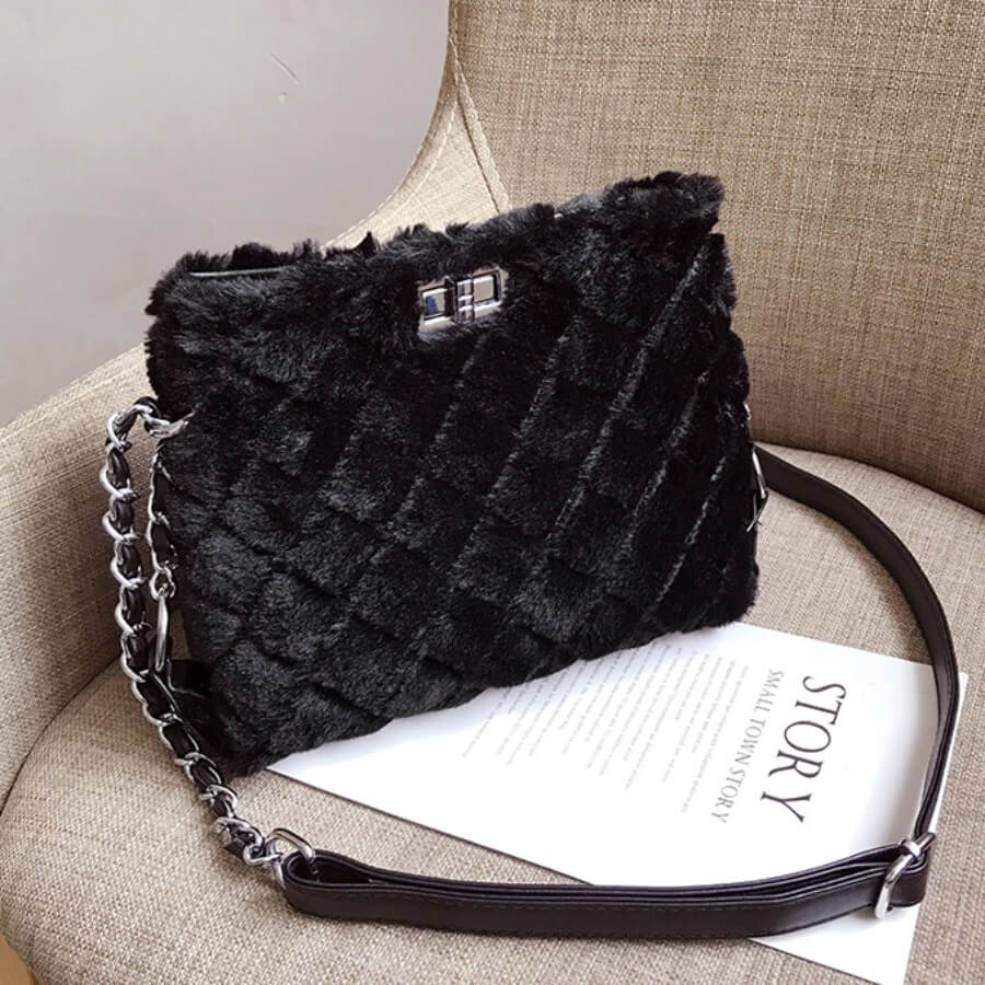 

Lovely Vintage Chain Strap Black Messenger Bag