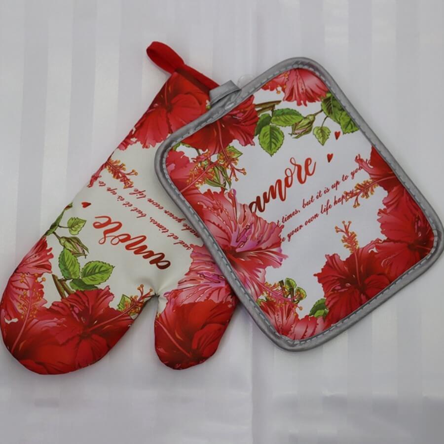 

Lovely Stylish Print Red Kitchen Protective Gloves