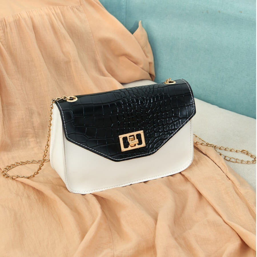 

Lovely Trendy Chain Strap Black And White Crossbody Bag