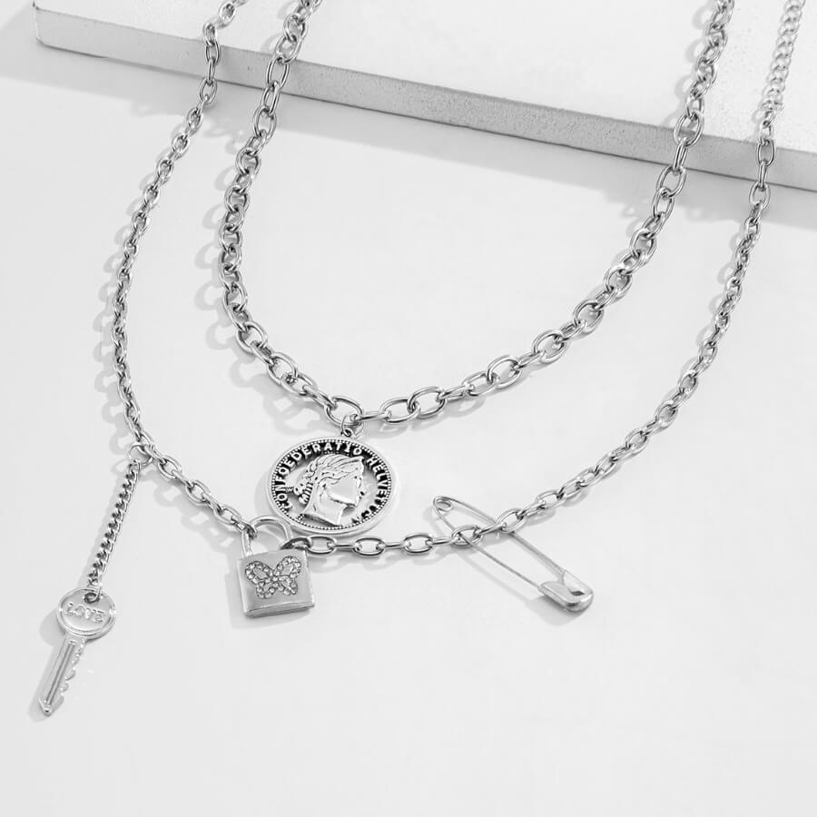 

Lovely Street Rivet Decorative Silver Necklace