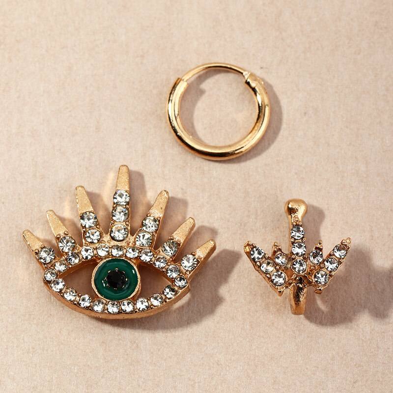 

Lovely Vintage Eye Gold Earring