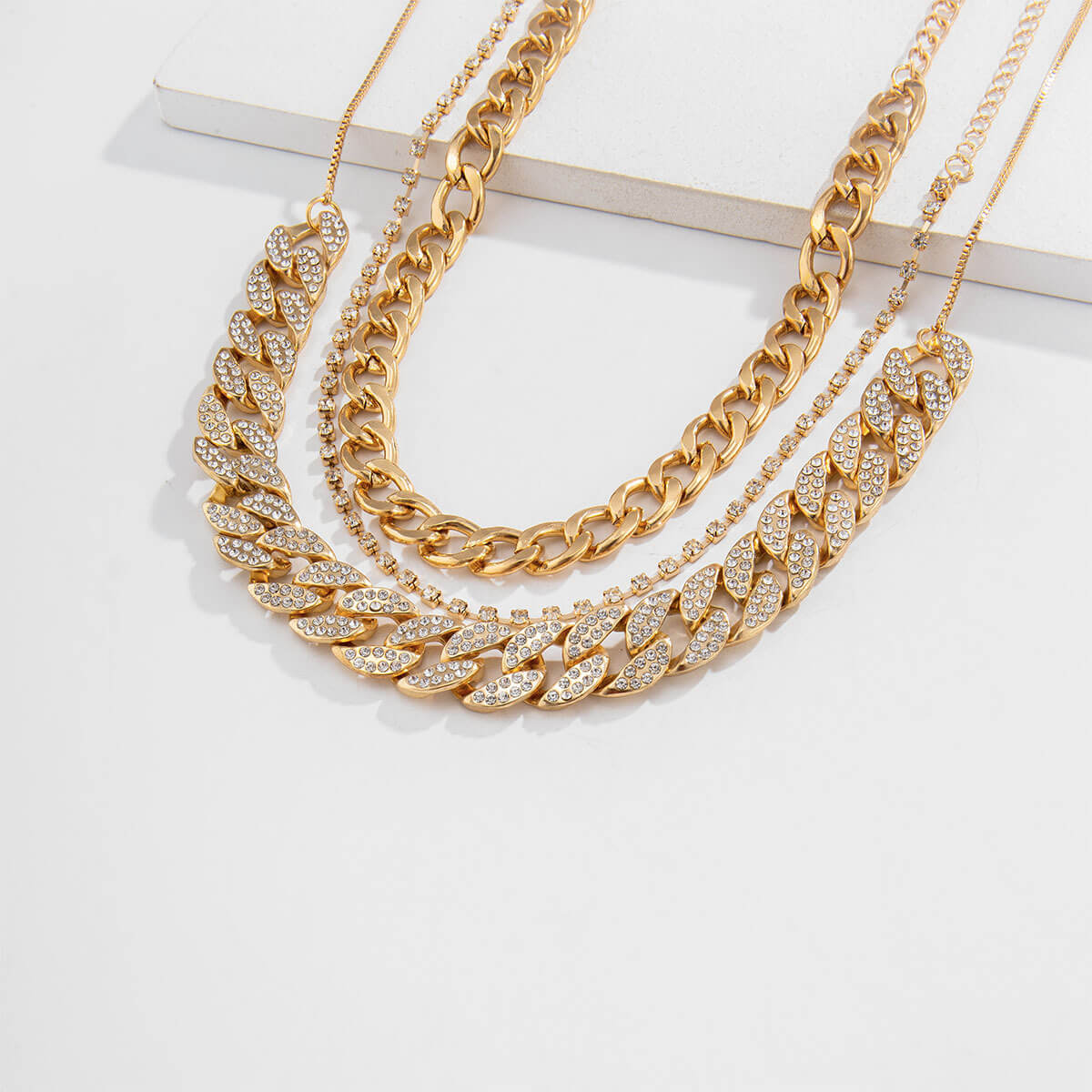 

Lovely Trendy Rhinestone Decorative Gold Necklace