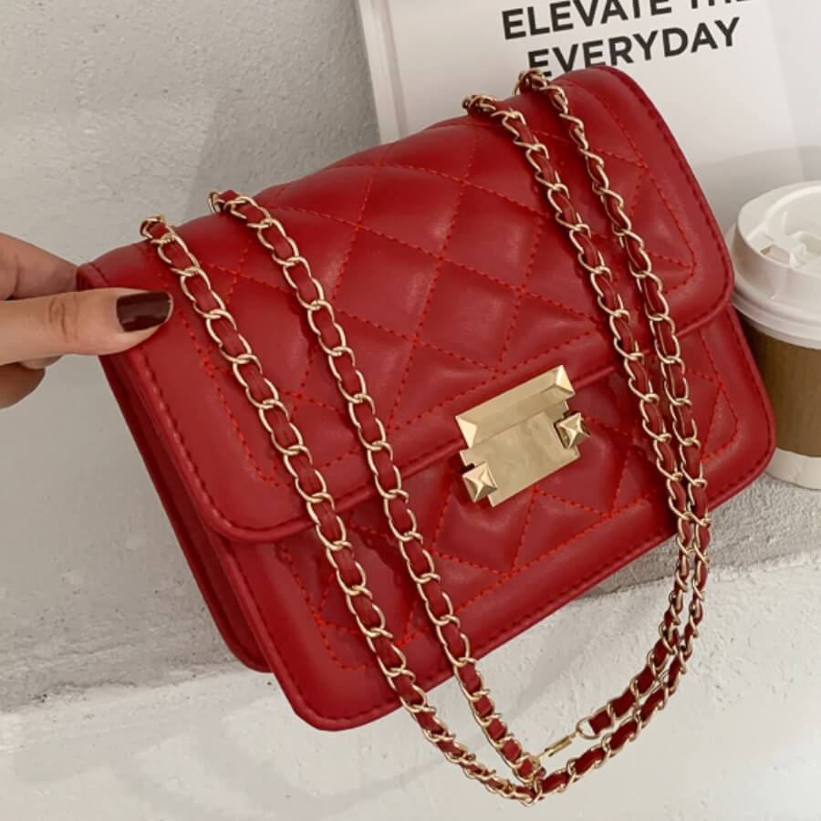 

Lovely Stylish Chain Strap Red Crossbody Bag