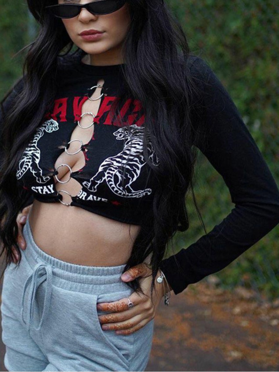

Lovely Trendy Letter Print Metal Ring Decoration Hollow-out Black T-shirt