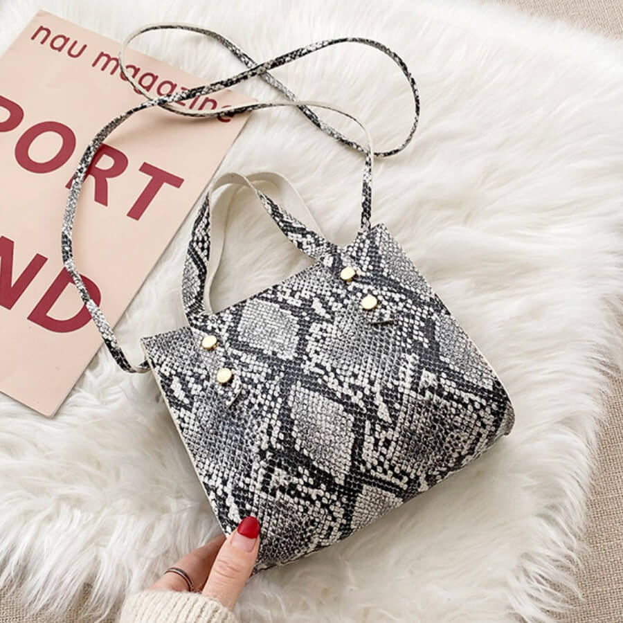 

Lovely PU Casual Animal Print Metal accessories decoration Regular Full Print Messenger Bag, White