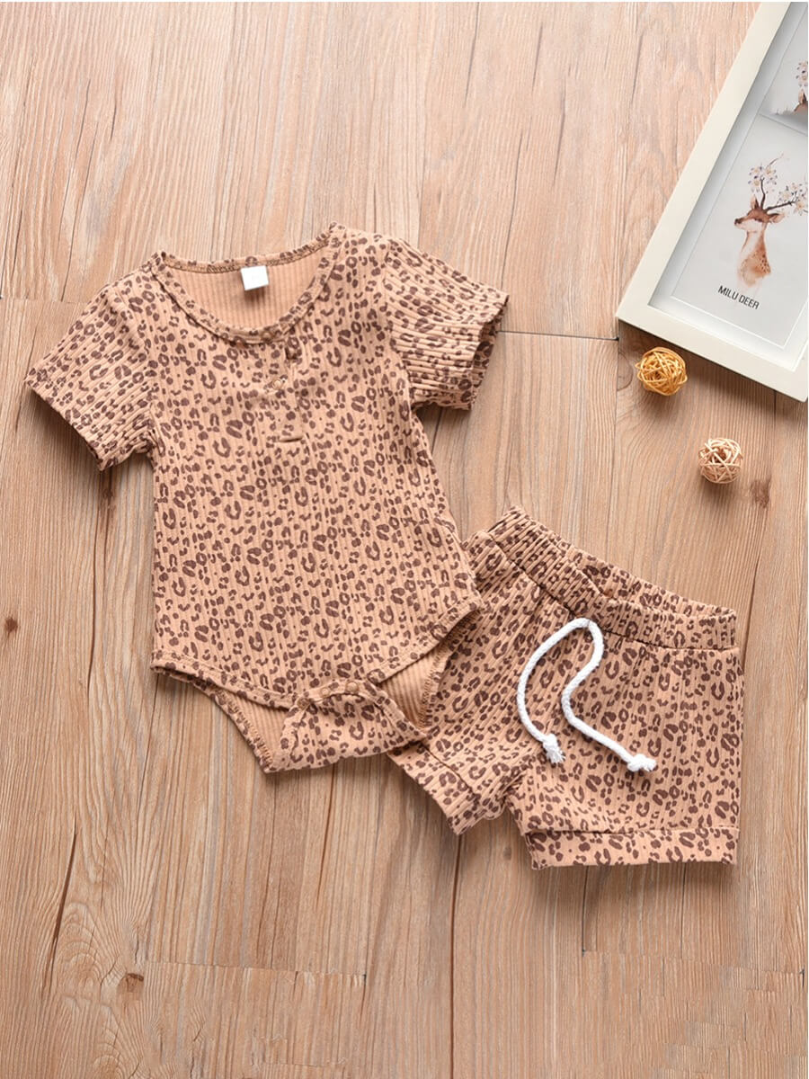 

Lovely Casual O Neck Leopard Print Button Design Girl Two Piece Shorts Set