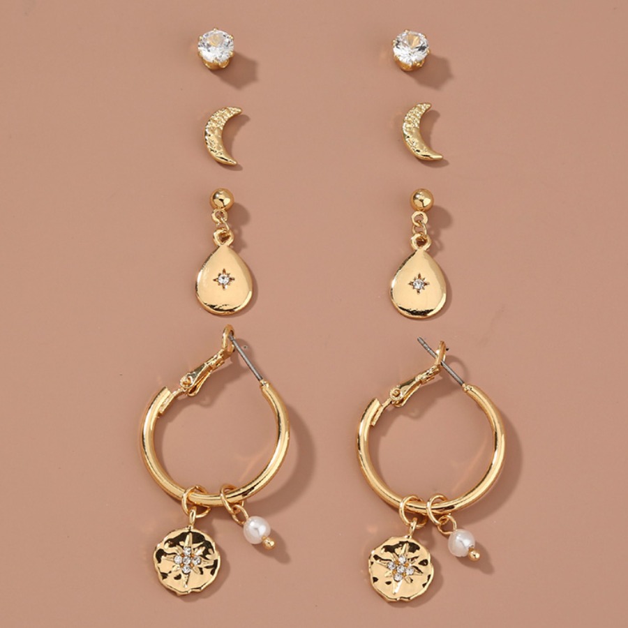 

Lovely Casual Moon Pearl Decoration Gold Earring