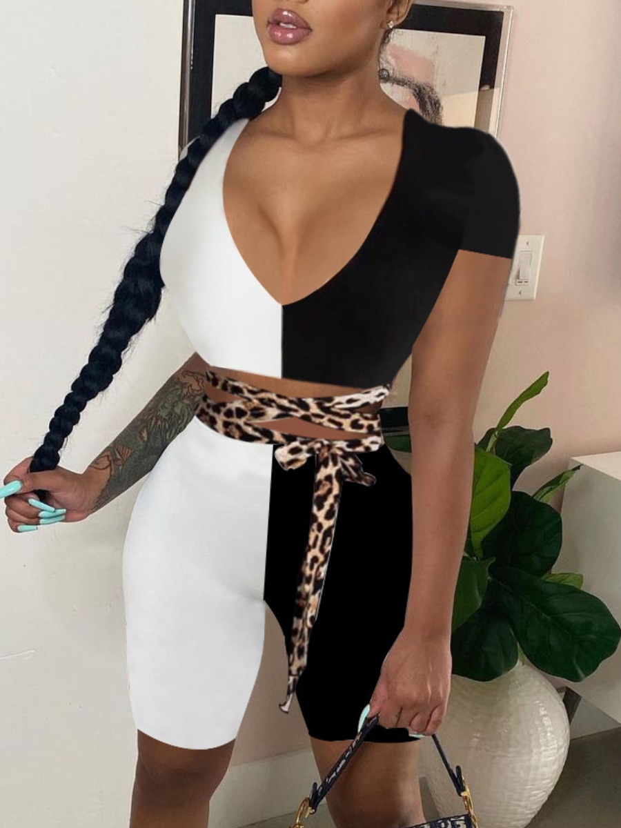 

Lovely Plus Size Street V Neck Color-lump Black Two-piece Shorts Set