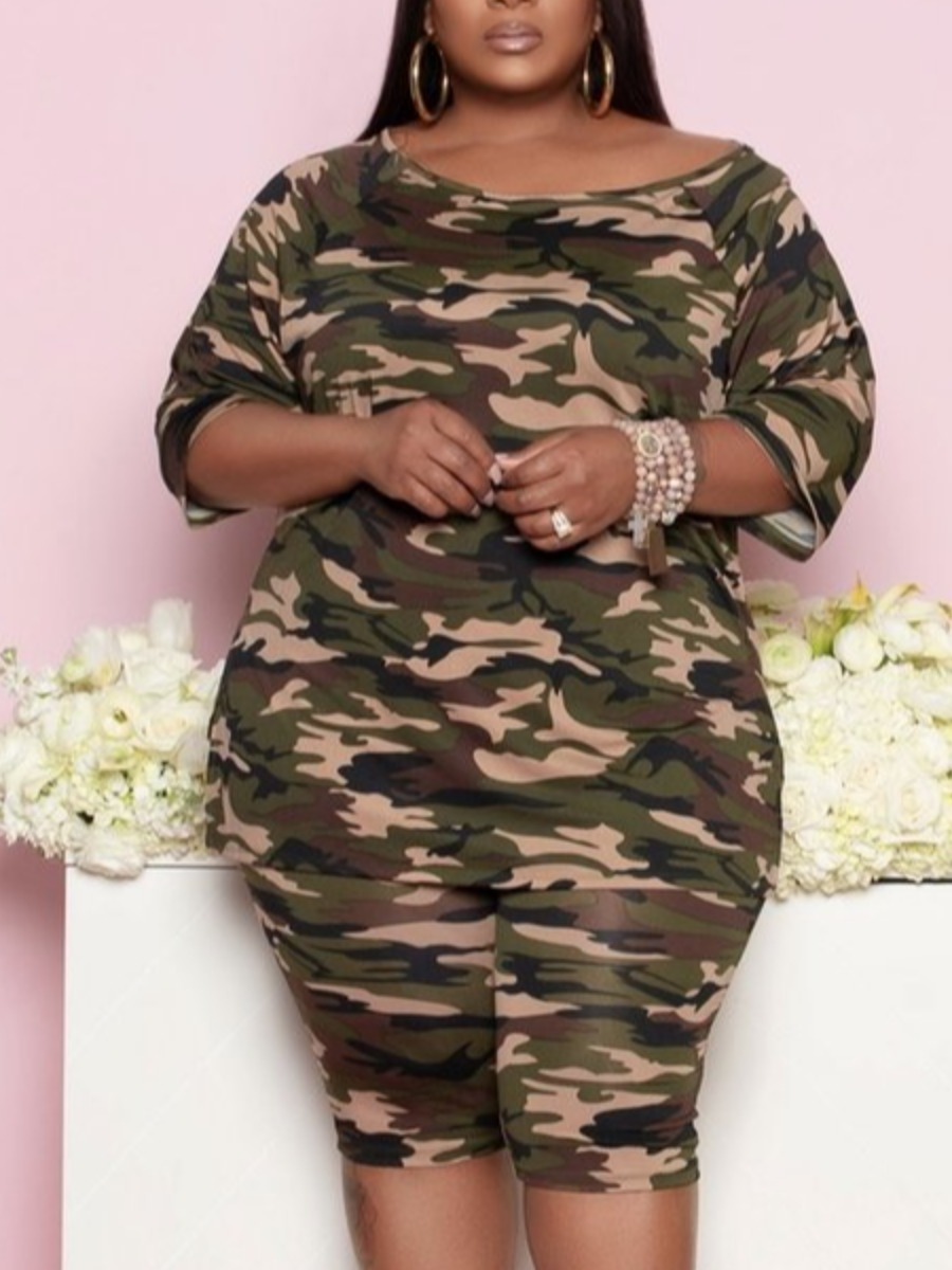 

Lovely Plus Size Street O Neck Camo Print Green Two-piece Shorts Set