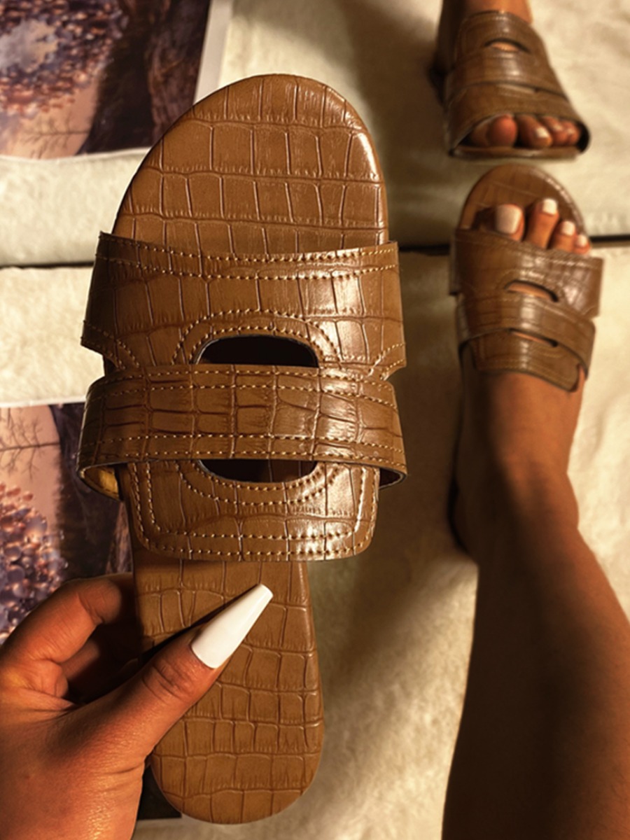 

Lovely Casual Hollow-out Khaki Slippers