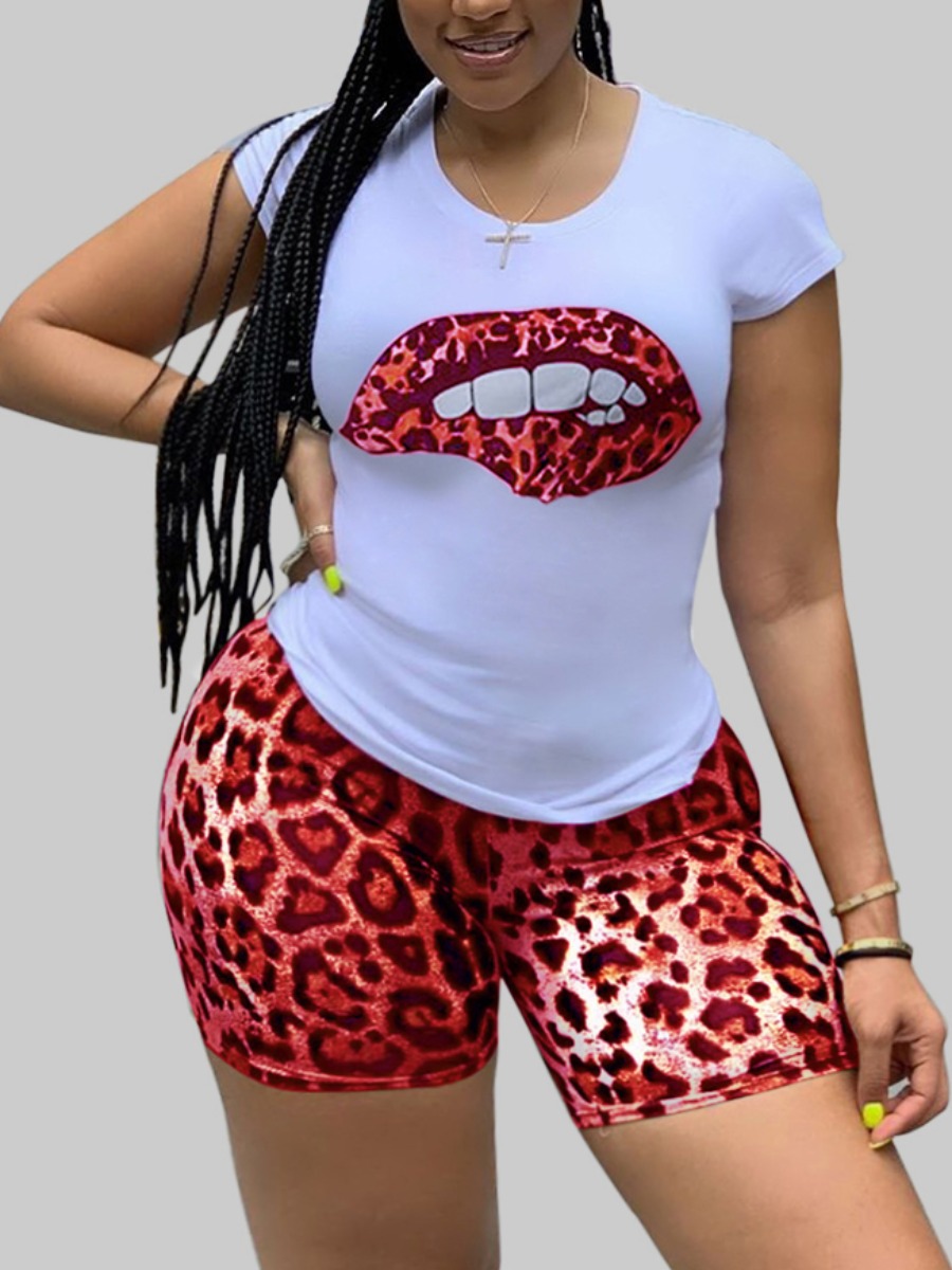

Lovely Plus Size Casual Leopard Lip Print Red Two-piece Shorts Set