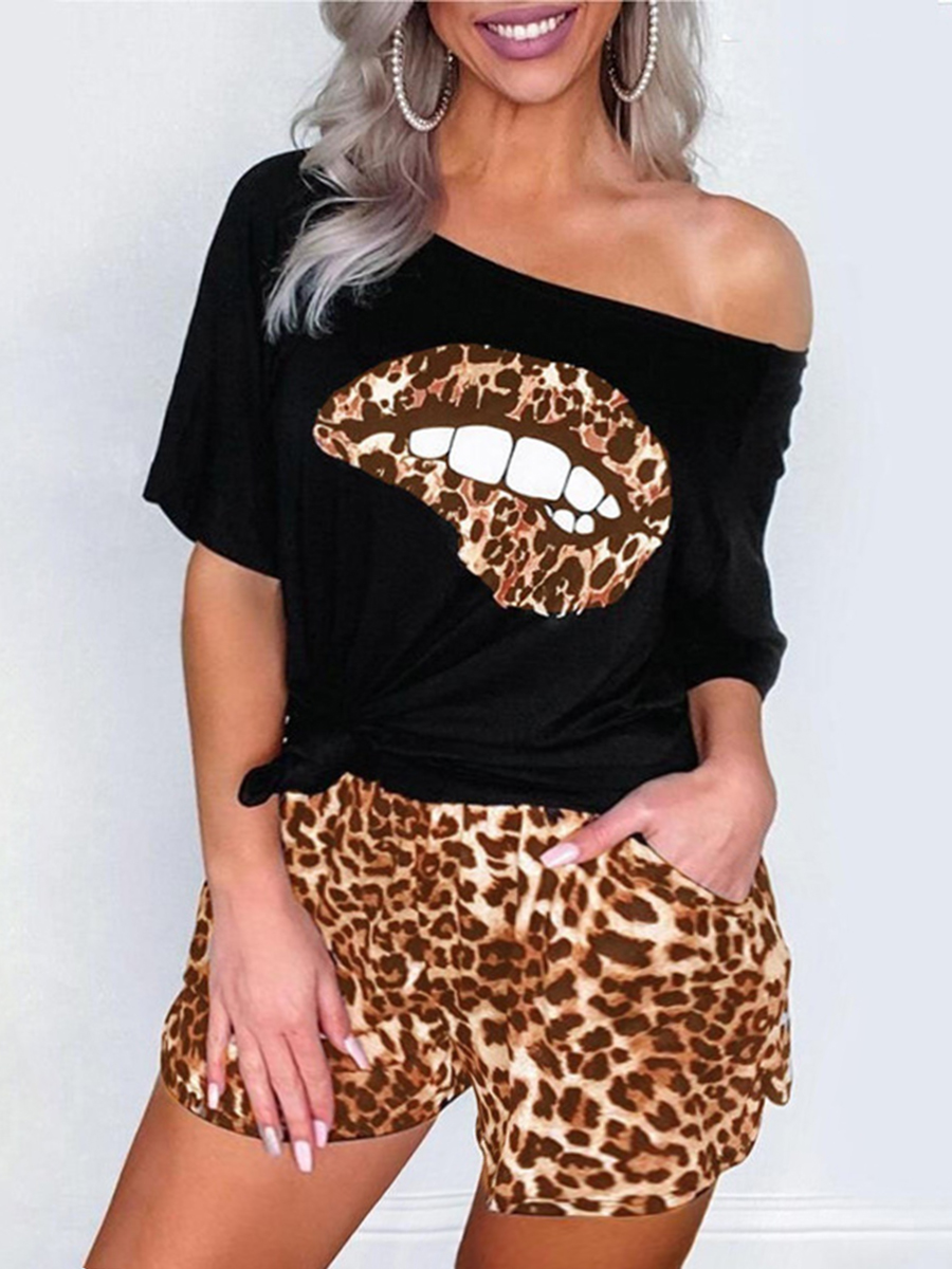

Lovely Plus Size Casual Leopard Lip Print Yellow Two-piece Shorts Set