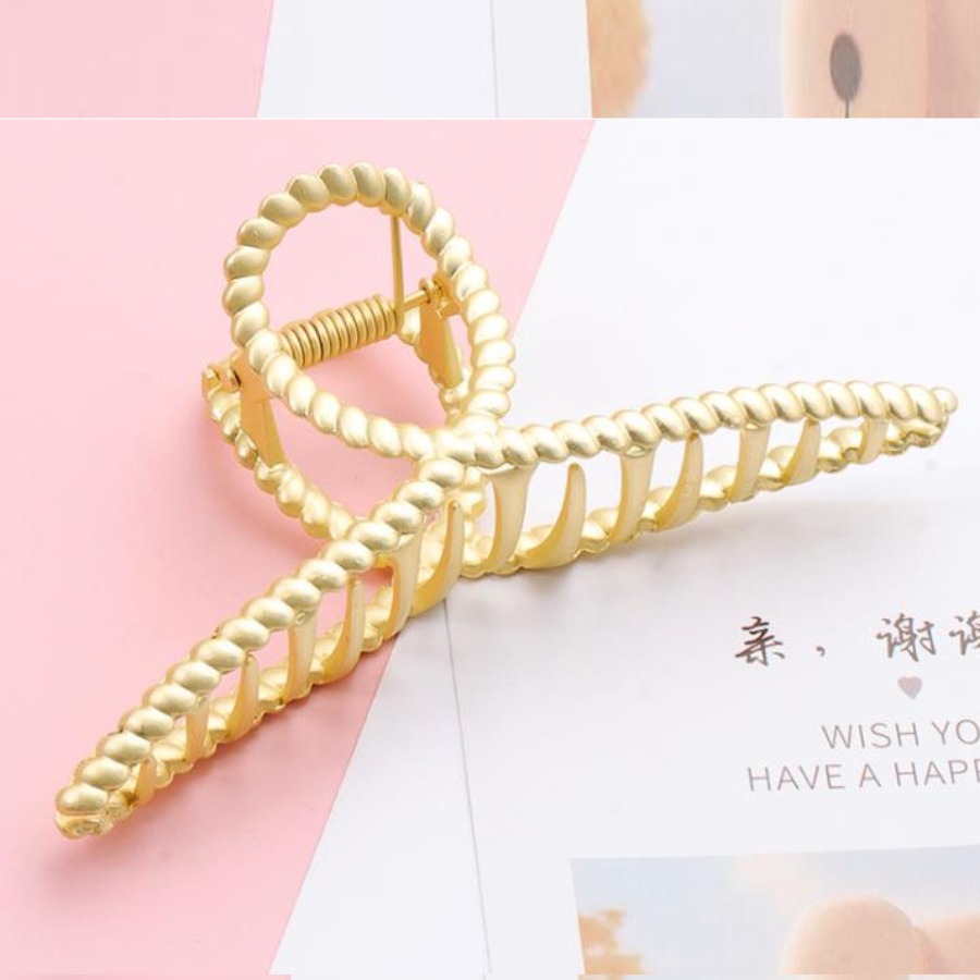 

Lovely Casual Hollow-out Gold Hairpin