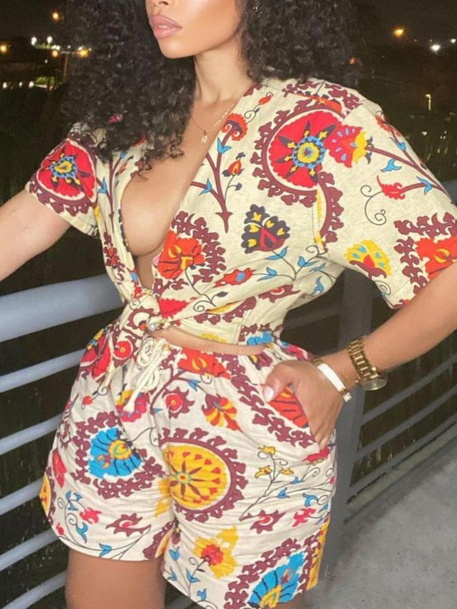 

Lovely Plus Size Street Floral Print Patchwork Yellow Two Piece Shorts Set