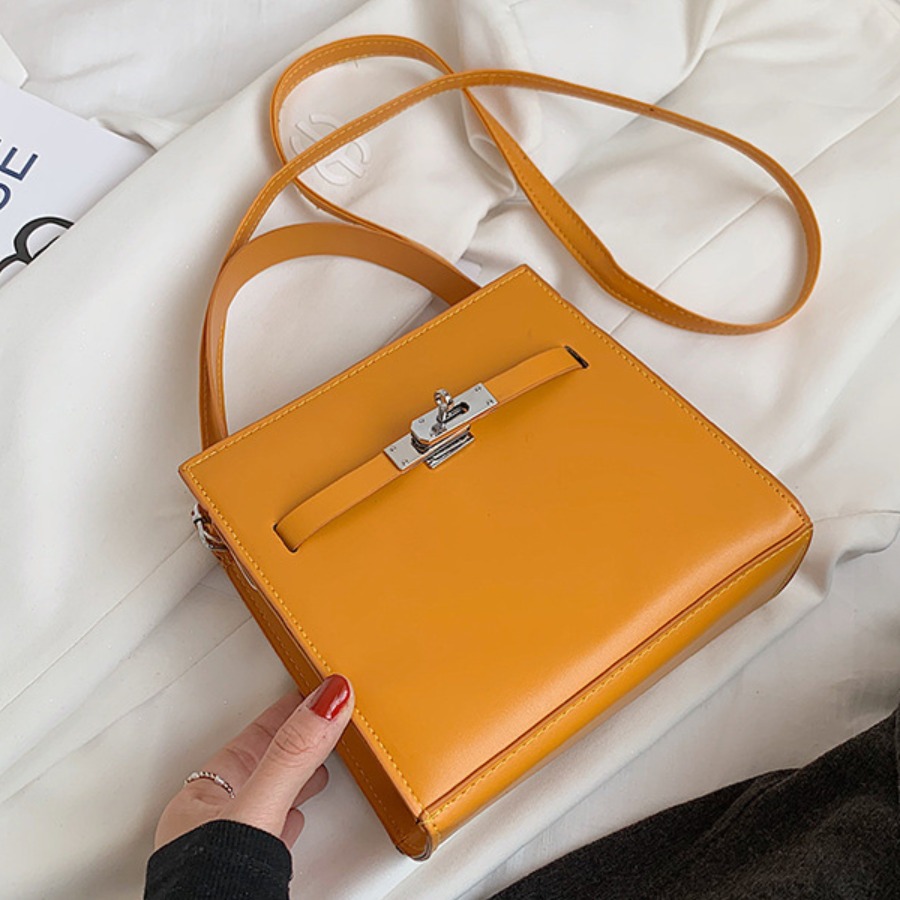 

LW Casual Metal Accessories Decoration Yellow Crossbody Bag