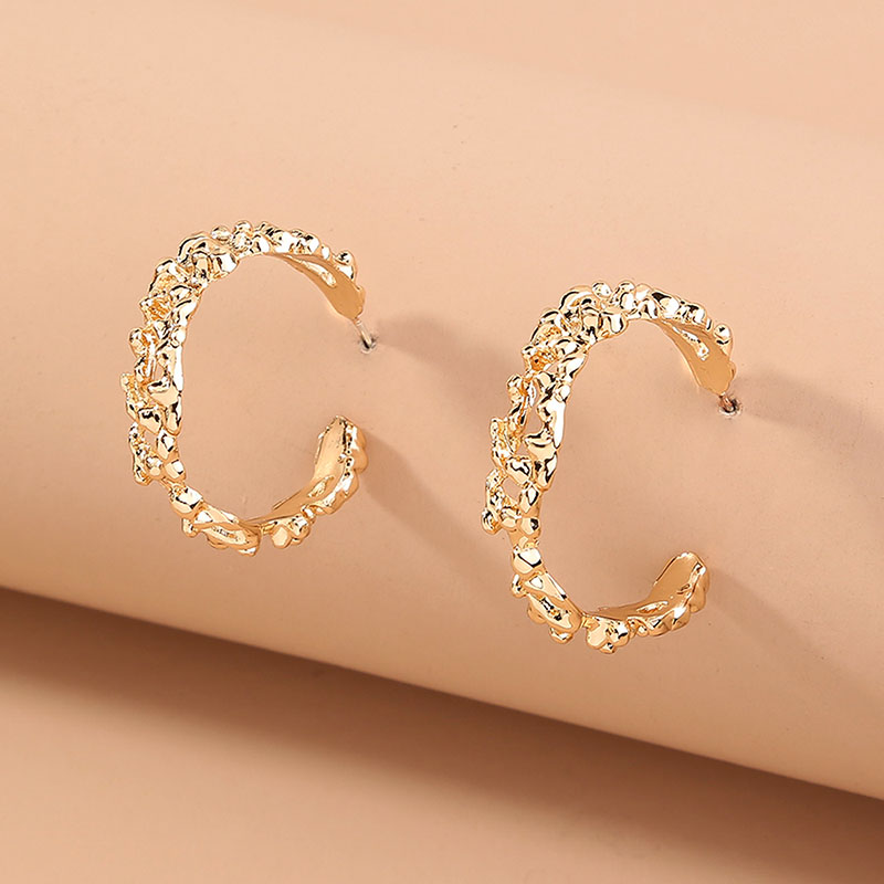 

Lovely Street C-shaped Gold Earring