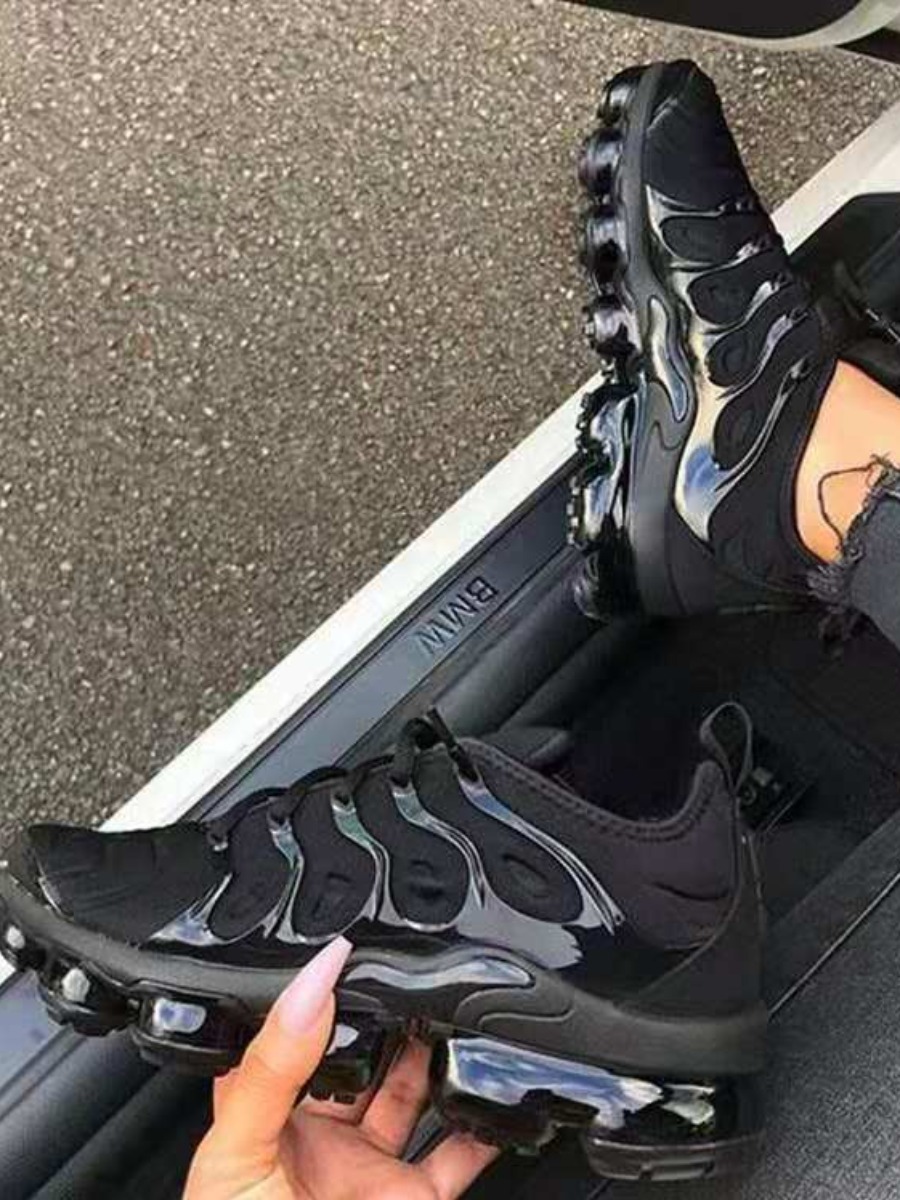 LW Sporty Chunky Sole Black Sneakers