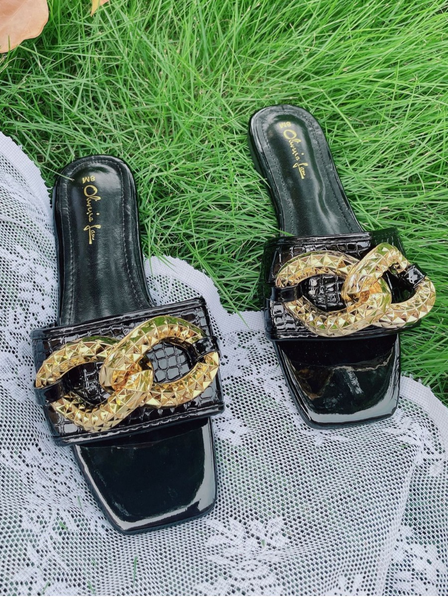 

LW Letter Chain Decoration Slippers, Black