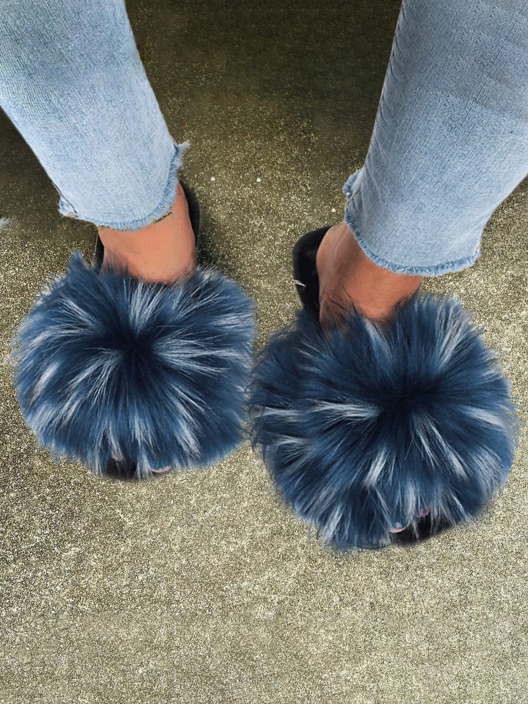 

LW Plush Round-toe Slippers, Vivid blue