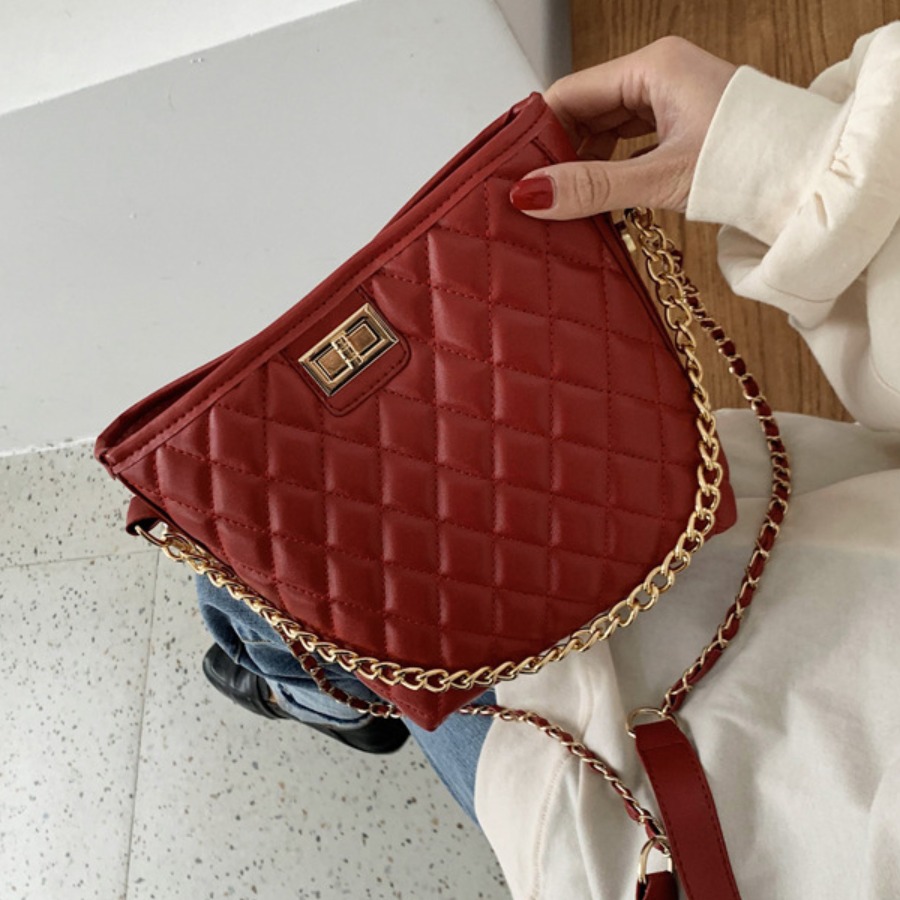 

Lovely Quilted Slide Chain Strap Crossbody Bag, Red