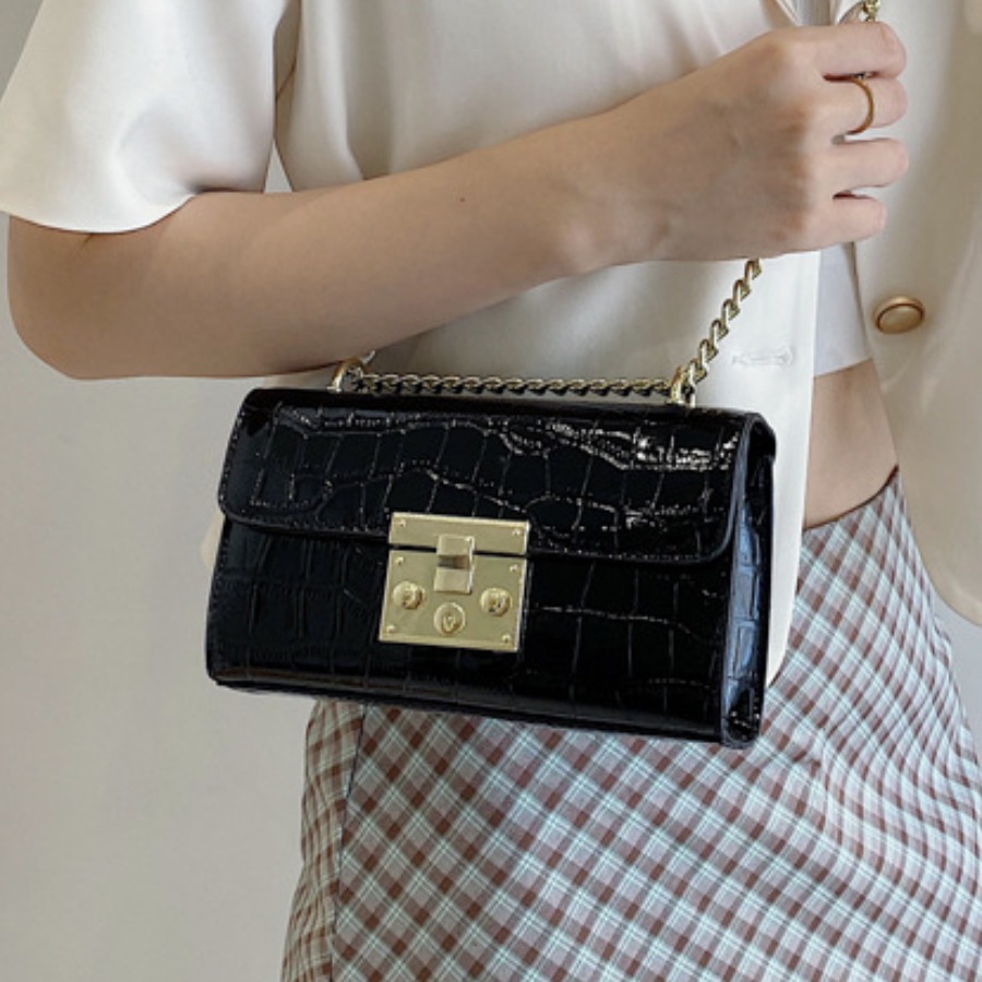 

LW Metallic Lock Chain Strap Shoulder Bag, Black
