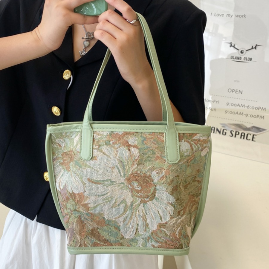 

LW Floral Decoration Large Capacity Messenger Bag, Green