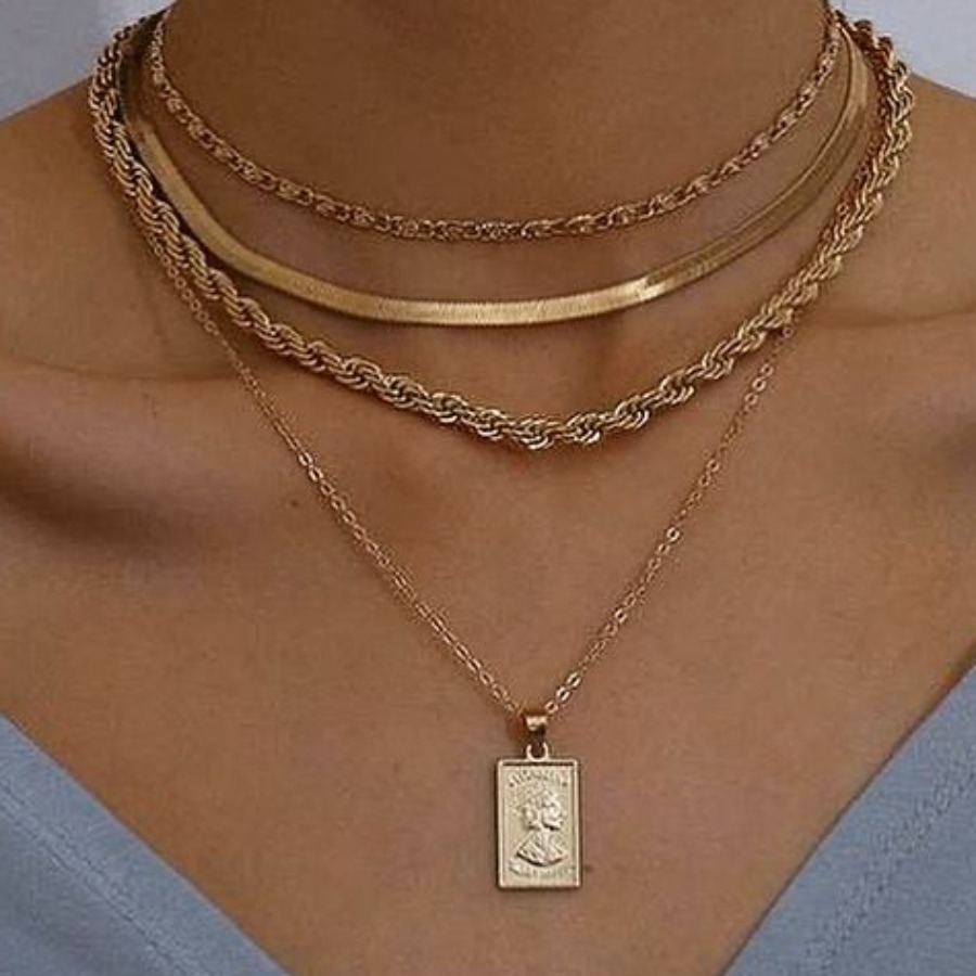 

LW Queen Decoration Multilayer Necklace, Gold